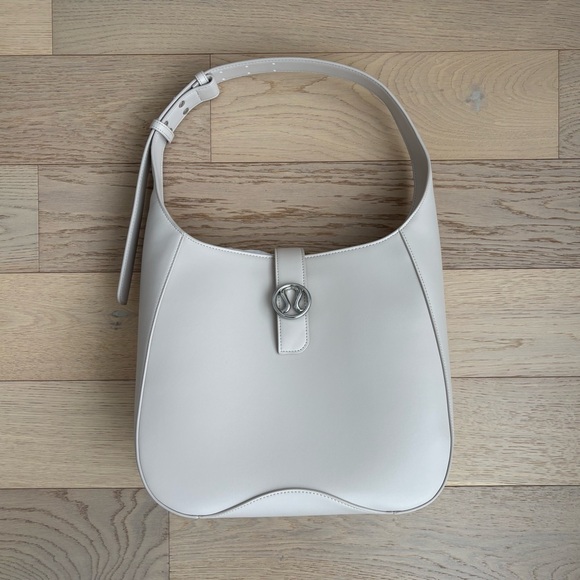 lululemon Leather Alternative Shoulder Bag 8L BRAND NEW, never used! - Picture 3 of 10